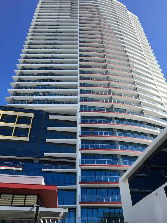 Three-Bedroom Apartment With Amazing View Near Surfers Paradise 골드코스트 외부 사진