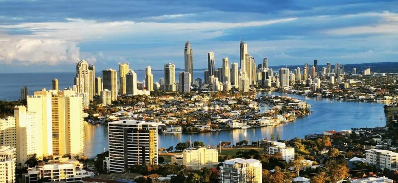 Three-Bedroom Apartment With Amazing View Near Surfers Paradise 골드코스트 외부 사진