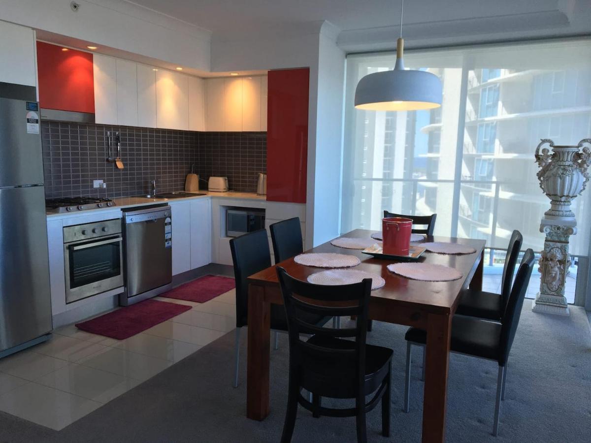 Three-Bedroom Apartment With Amazing View Near Surfers Paradise 골드코스트 외부 사진