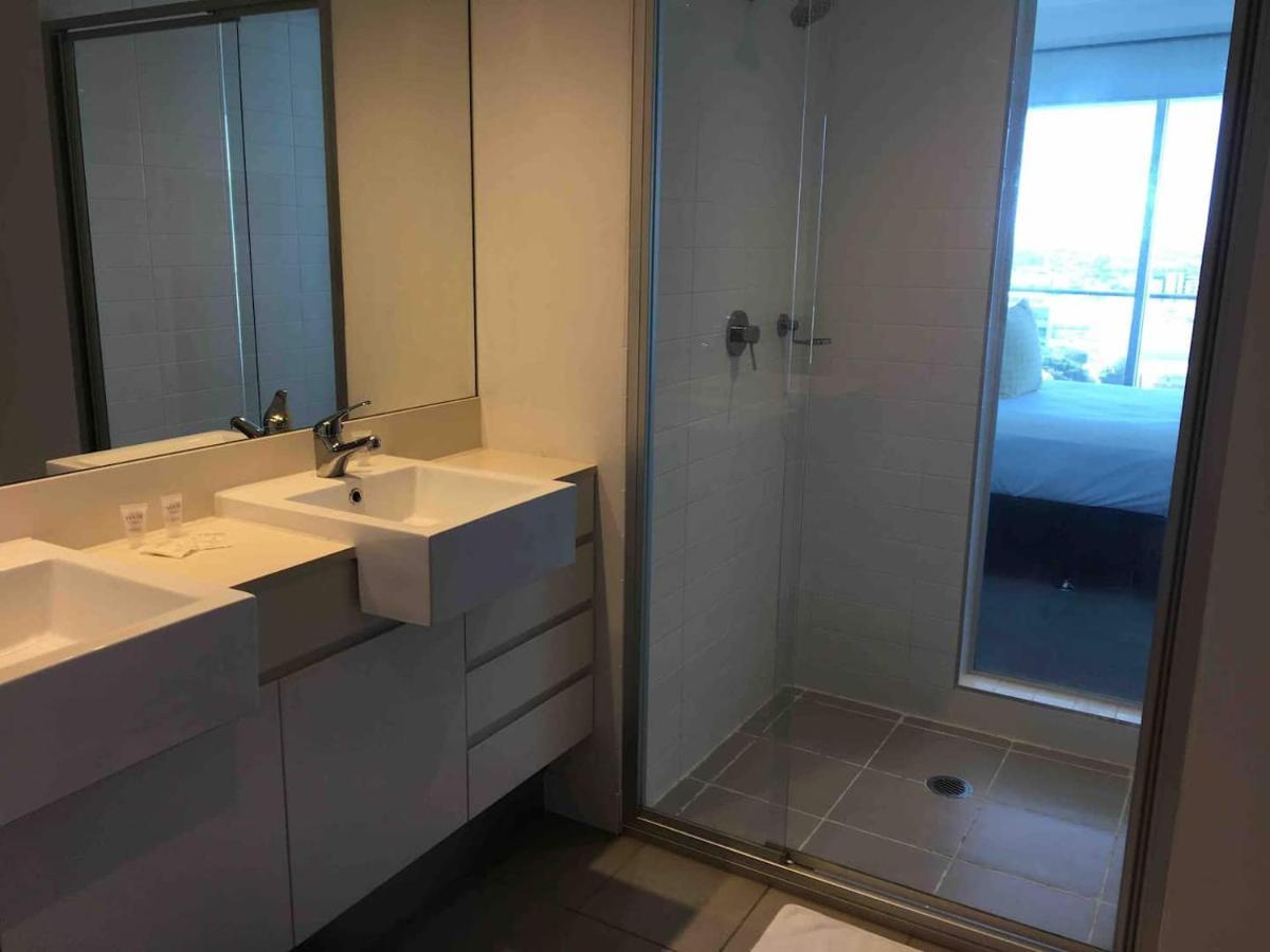 Three-Bedroom Apartment With Amazing View Near Surfers Paradise 골드코스트 외부 사진